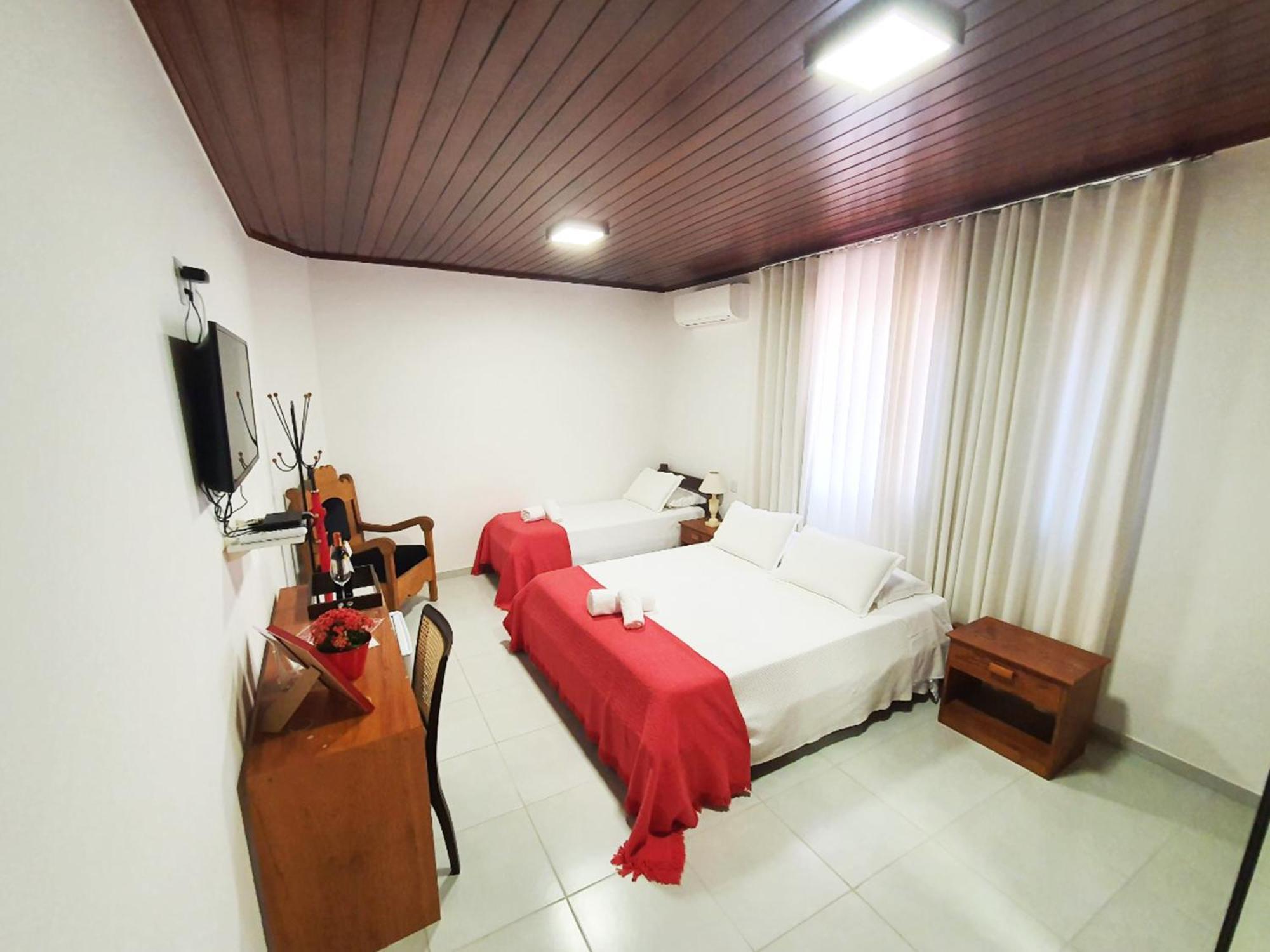 Amarilis Inn *